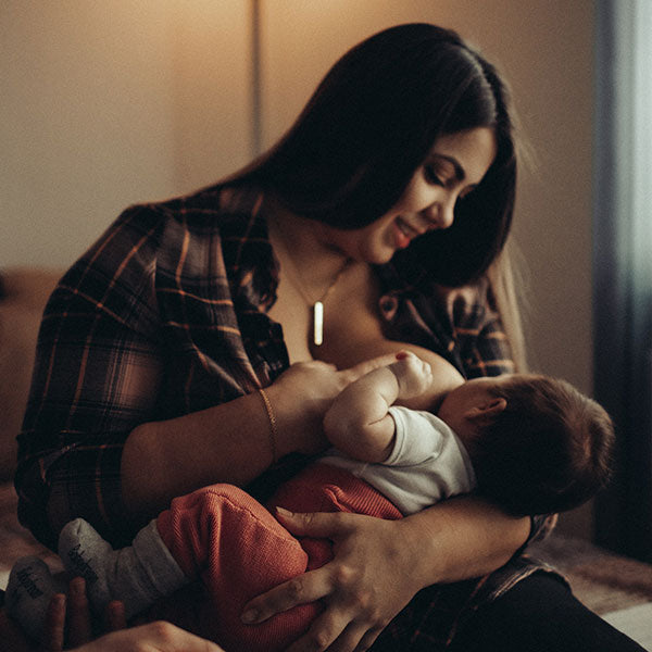 Unruhige Babys am Abend und Dauerstillen