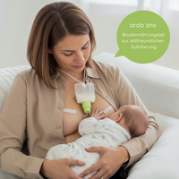 mutter still ihr baby und füttert mit ardo sns brusternährungsset zu